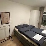 Central Two-Bedroom Apartment, Free Parking, Perfect For Exploring